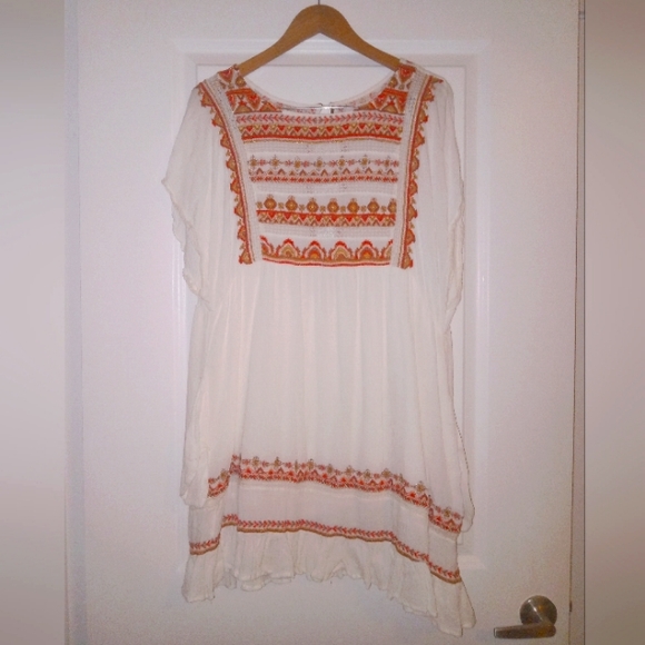 Urban Outfitters Red Beaded White Dress Size Large Short Sleeve Knee Length - Picture 1 of 2